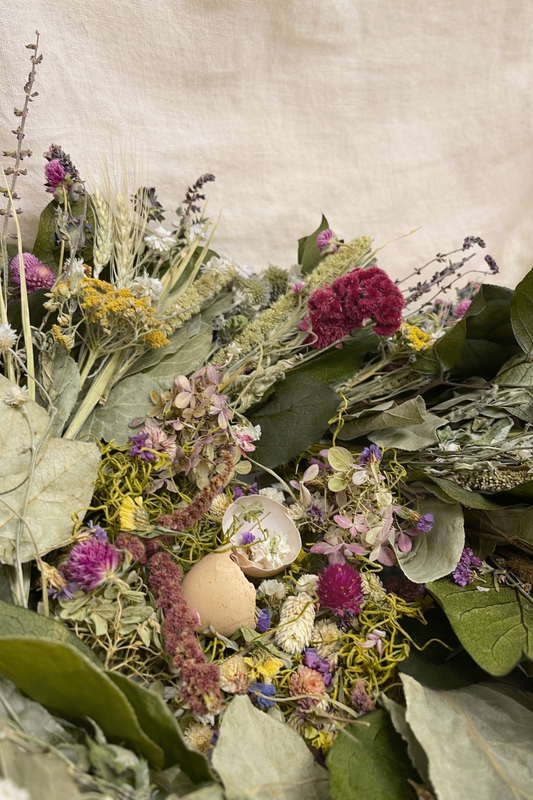 Dried and Preserved Flourish Lane Centerpiece with Confetti
