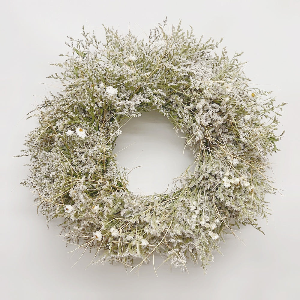Dried German Statice and Ammobium Wreath – VanCortlandt Farms