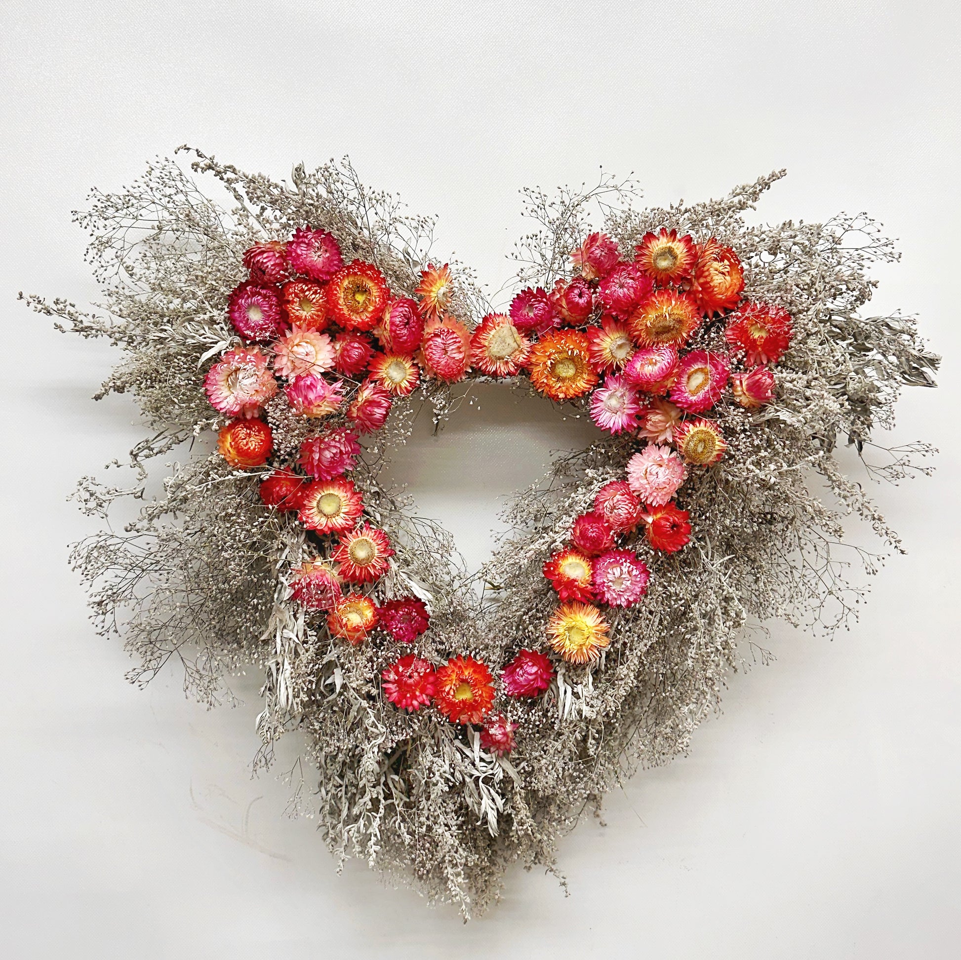 Gypsophila and Strawflowers Babe Heart Wreath – VanCortlandt Farms